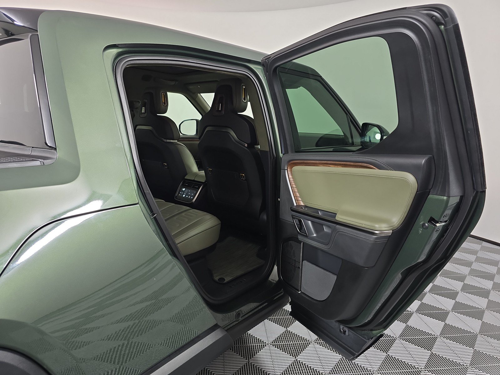 Used 2022 Rivian R1T Adventure AWD/4WD image 19