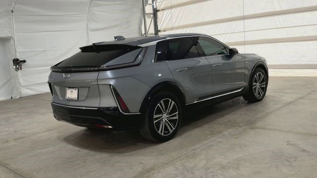 Used 2024 Cadillac Lyriq Luxury AWD/4WD image 4