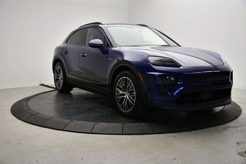Certified 2025 Porsche Macan 4S Electric AWD/4WD image 9