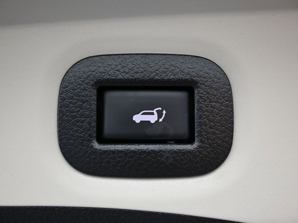 Used 2020 Nissan Rogue SV image 15