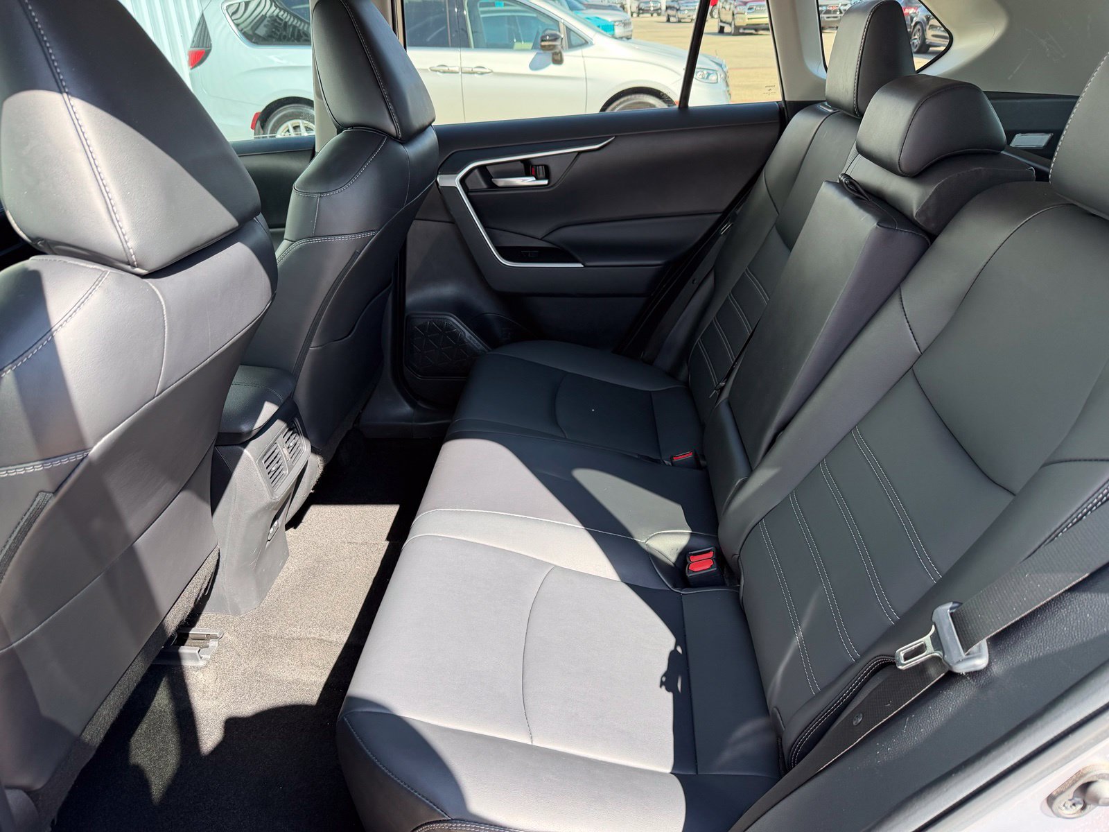 Used 2023 Toyota RAV4 XLE Premium AWD/4WD image 31