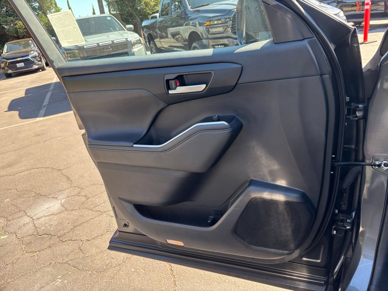 Used 2025 Toyota Highlander XSE AWD/4WD image 18