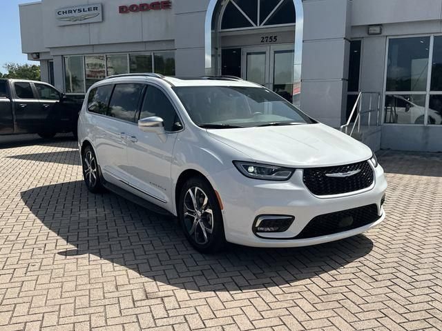 Used 2022 Chrysler Pacifica Pinnacle FWD image 5