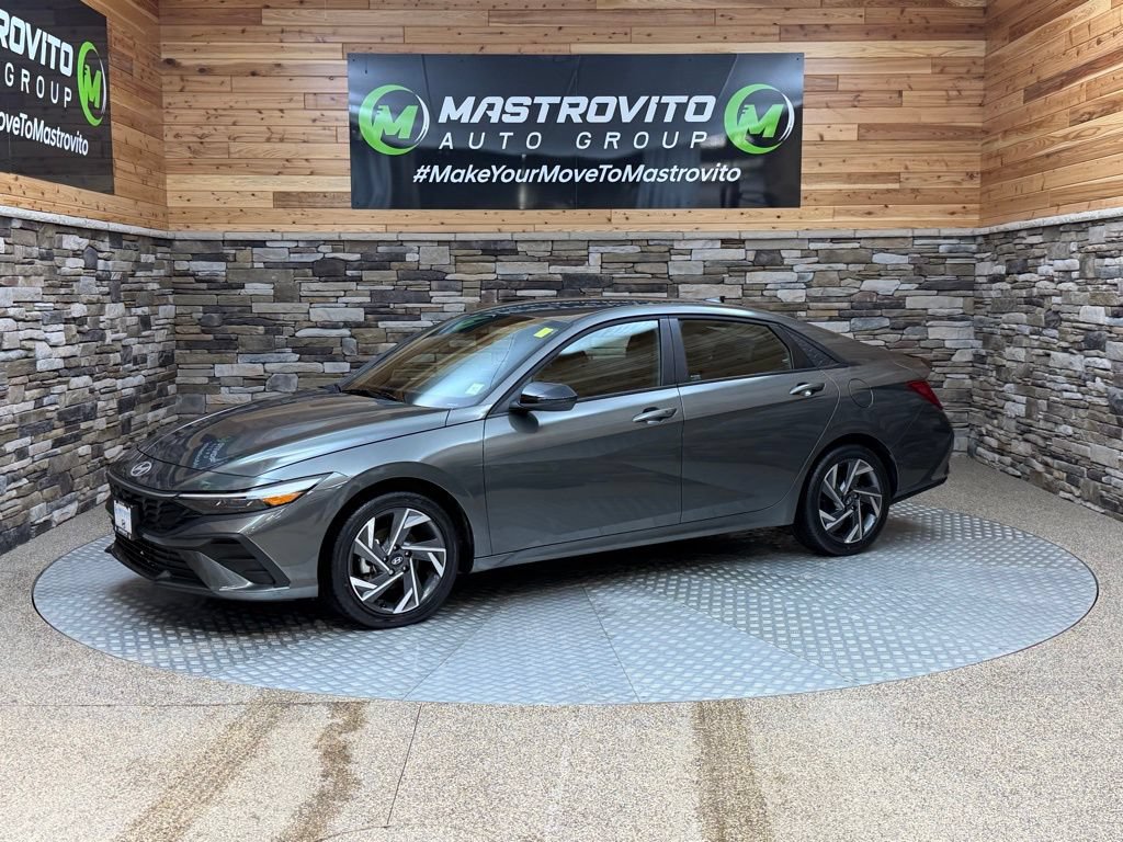 Used 2025 Hyundai Elantra SEL w/ Cargo Package FWD image 5