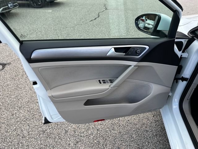 Used 2017 Volkswagen Golf S image 10