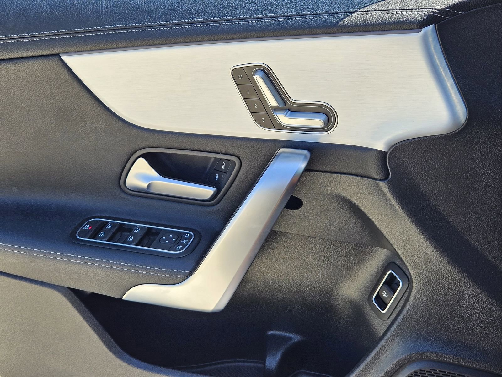 Used 2023 Mercedes-Benz CLA 250 image 31