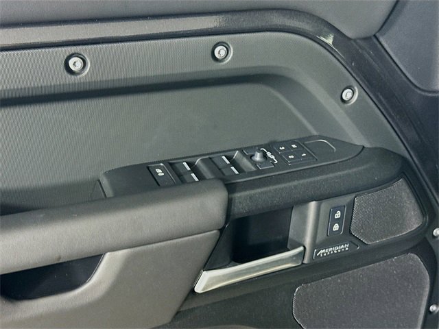 Certified 2025 Land Rover Defender 110 V8 image 20