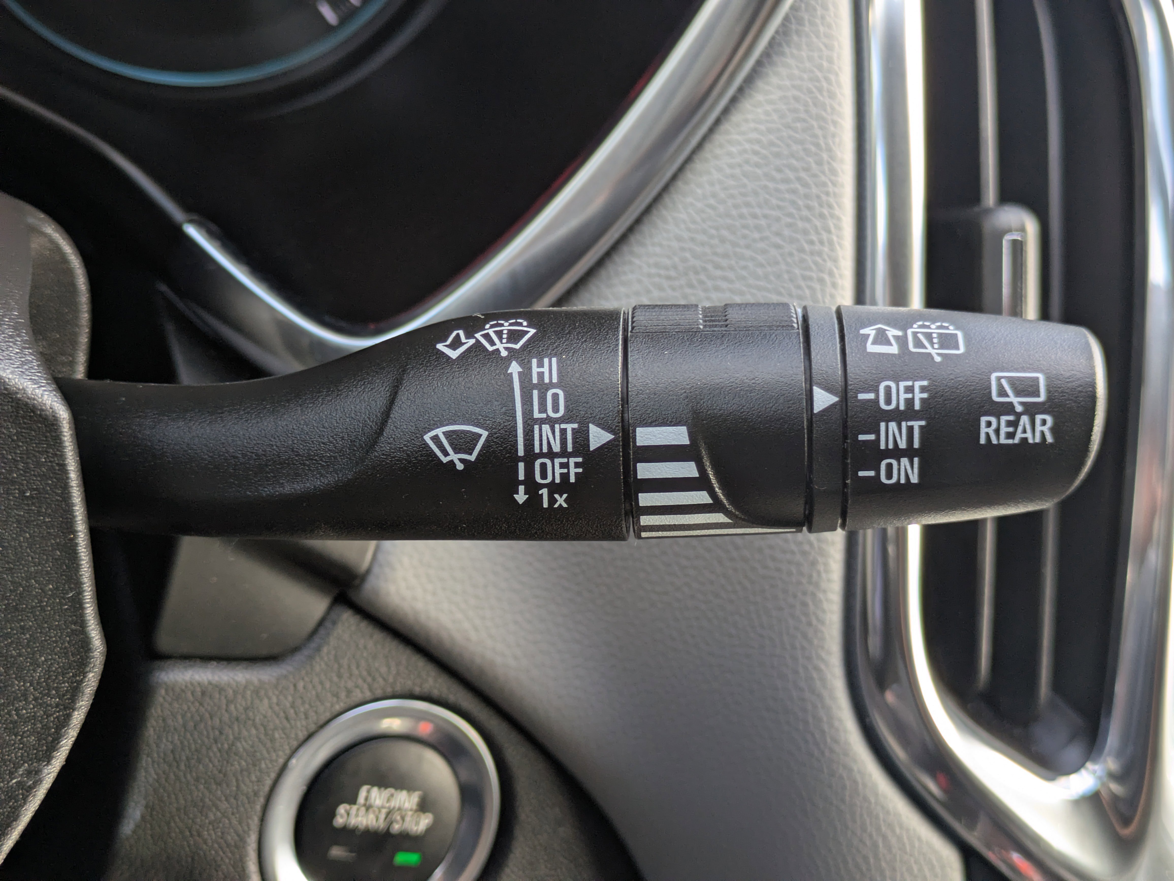 Used 2023 Chevrolet Equinox LT w/ Driver Convenience Package image 20