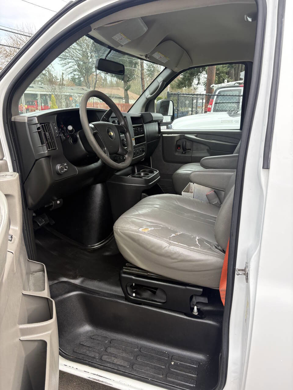 Used 2014 Chevrolet Express 2500 image 18