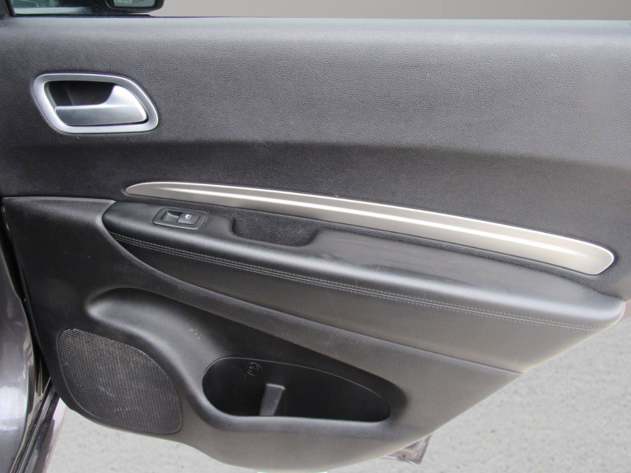 Used 2020 Dodge Durango SXT image 36