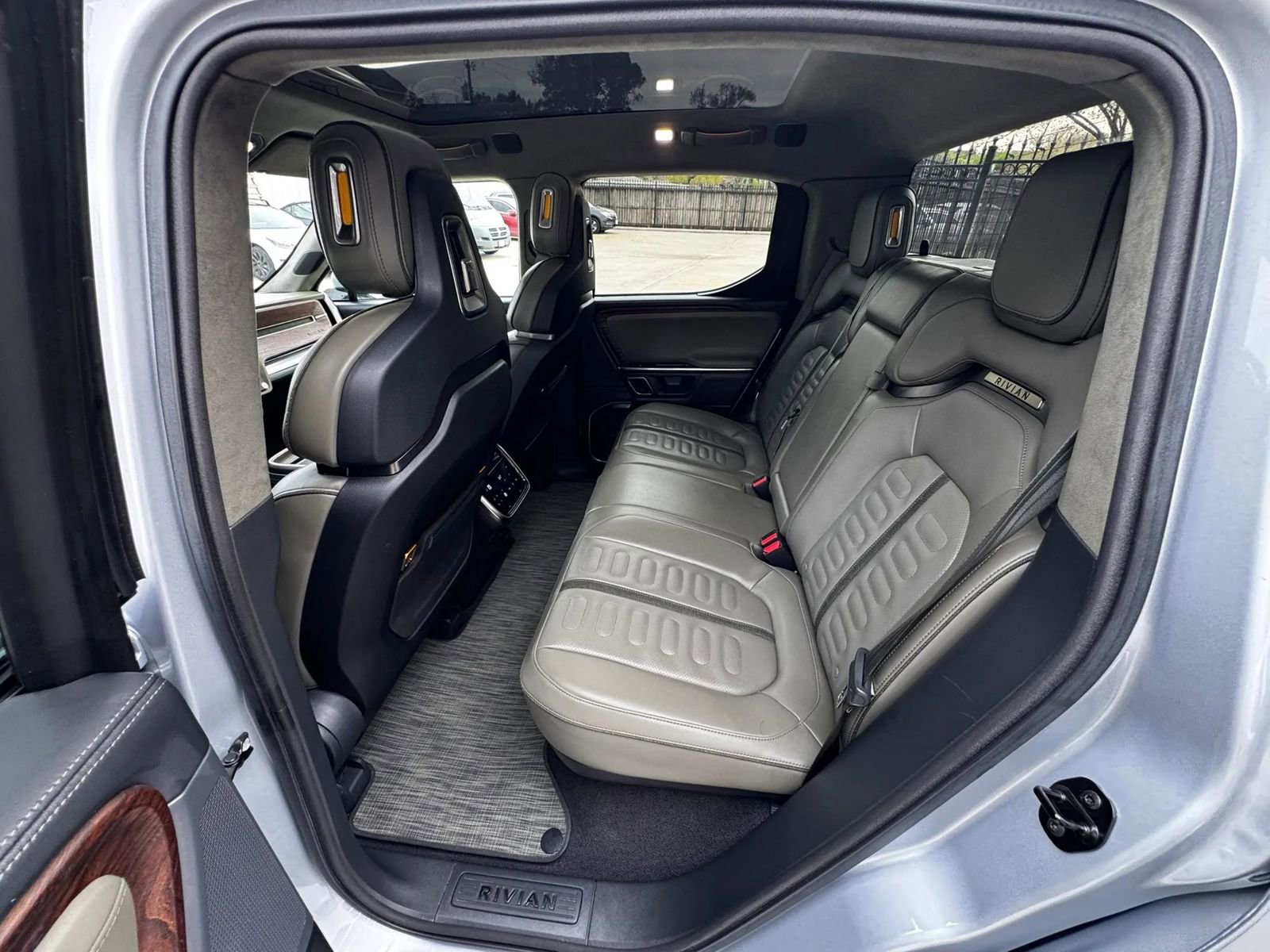 Used 2023 Rivian R1T Adventure image 15