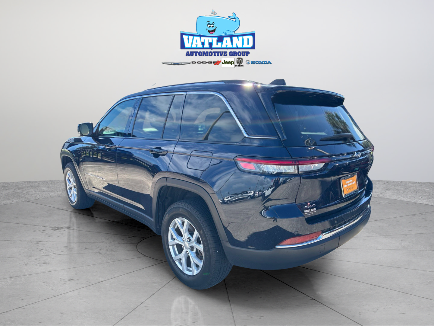 Certified 2023 Jeep Grand Cherokee Limited w/ Trailer Tow Prep Group (B) AWD/4WD image 2