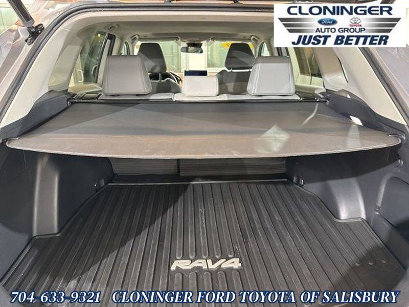 Used 2023 Toyota RAV4 XLE Premium image 14