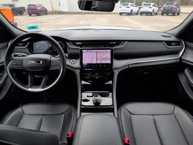 Used 2025 Jeep Grand Cherokee Limited image 15