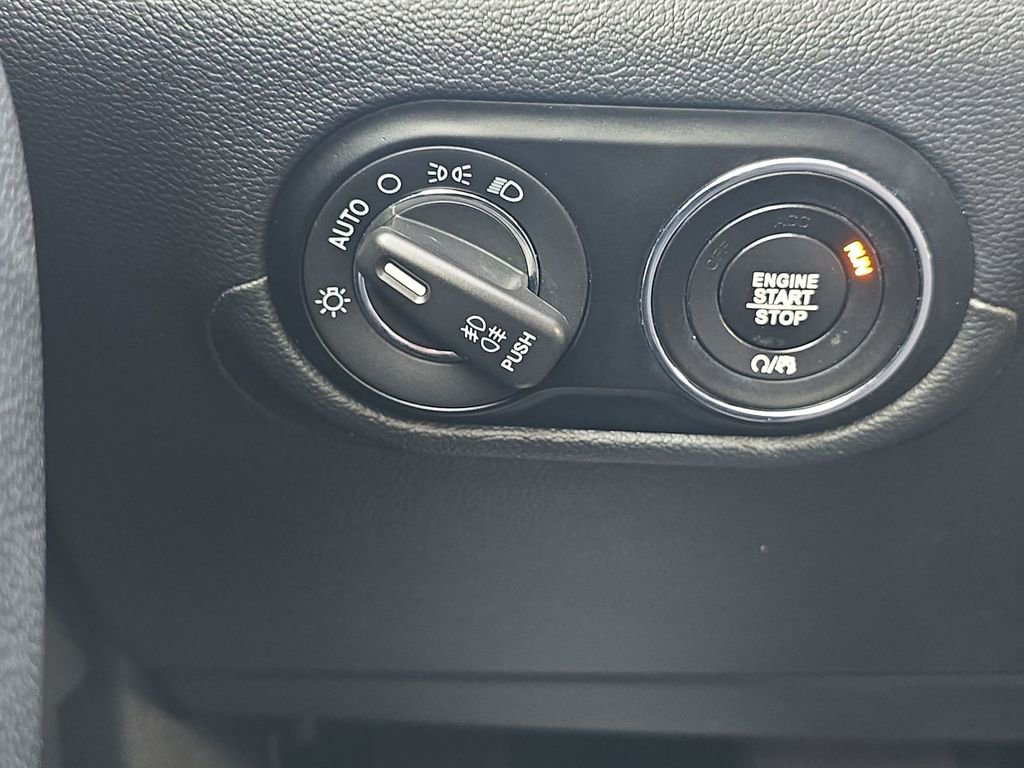 Used 2018 Maserati Levante image 21