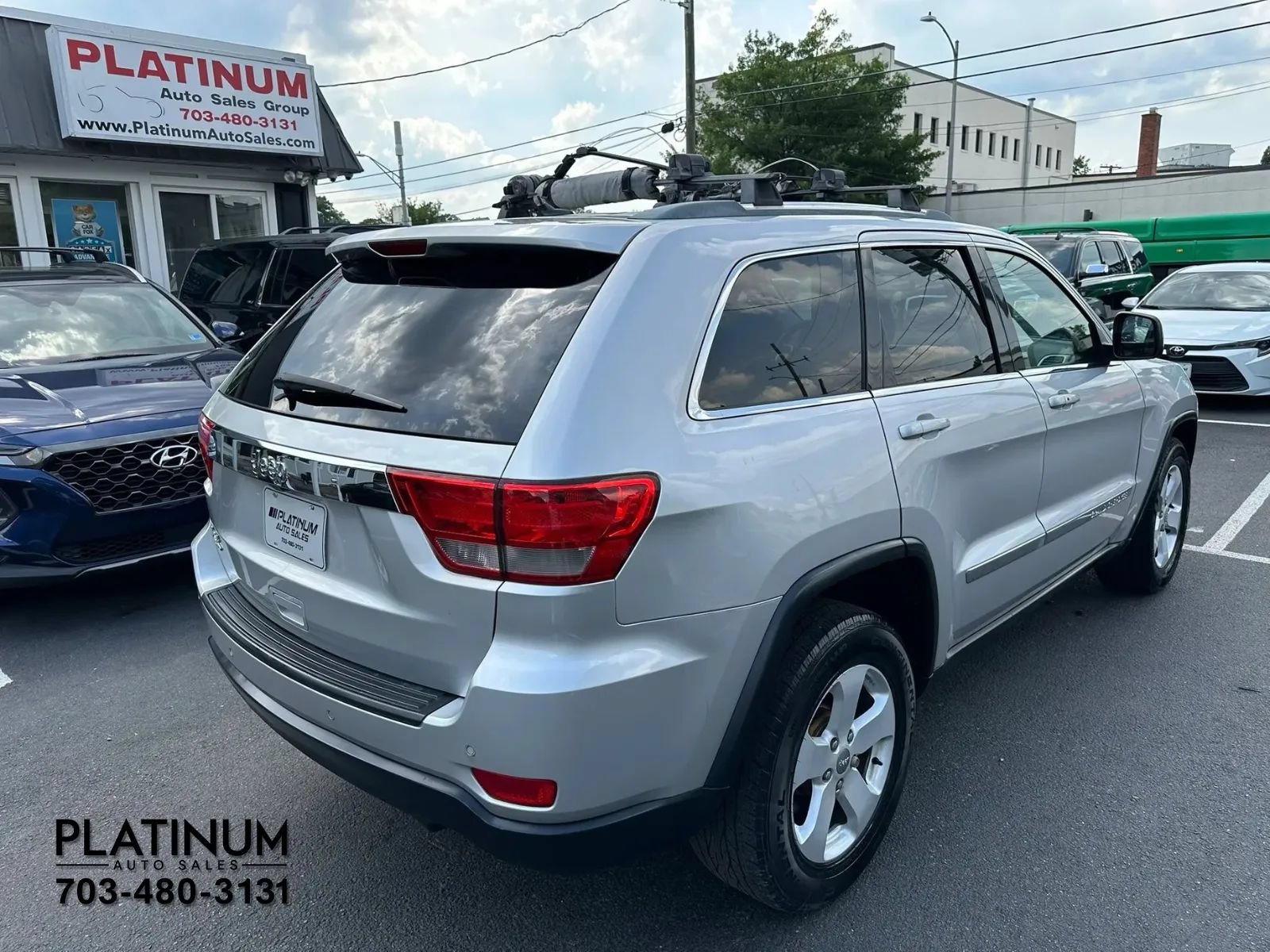 Used 2012 Jeep Grand Cherokee Laredo AWD/4WD image 5