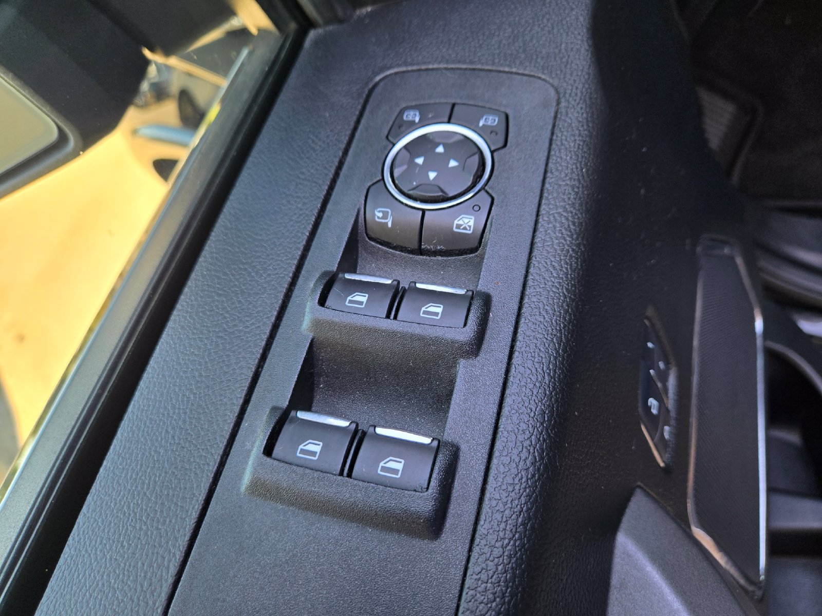 Used 2018 Ford F150 Platinum w/ Equipment Group 701A Luxury AWD/4WD image 31