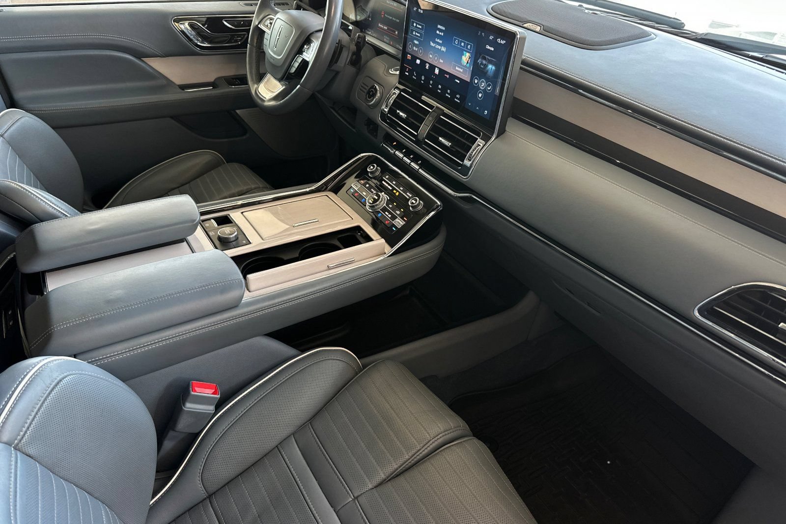 Certified 2023 Lincoln Navigator L Black Label AWD/4WD image 16