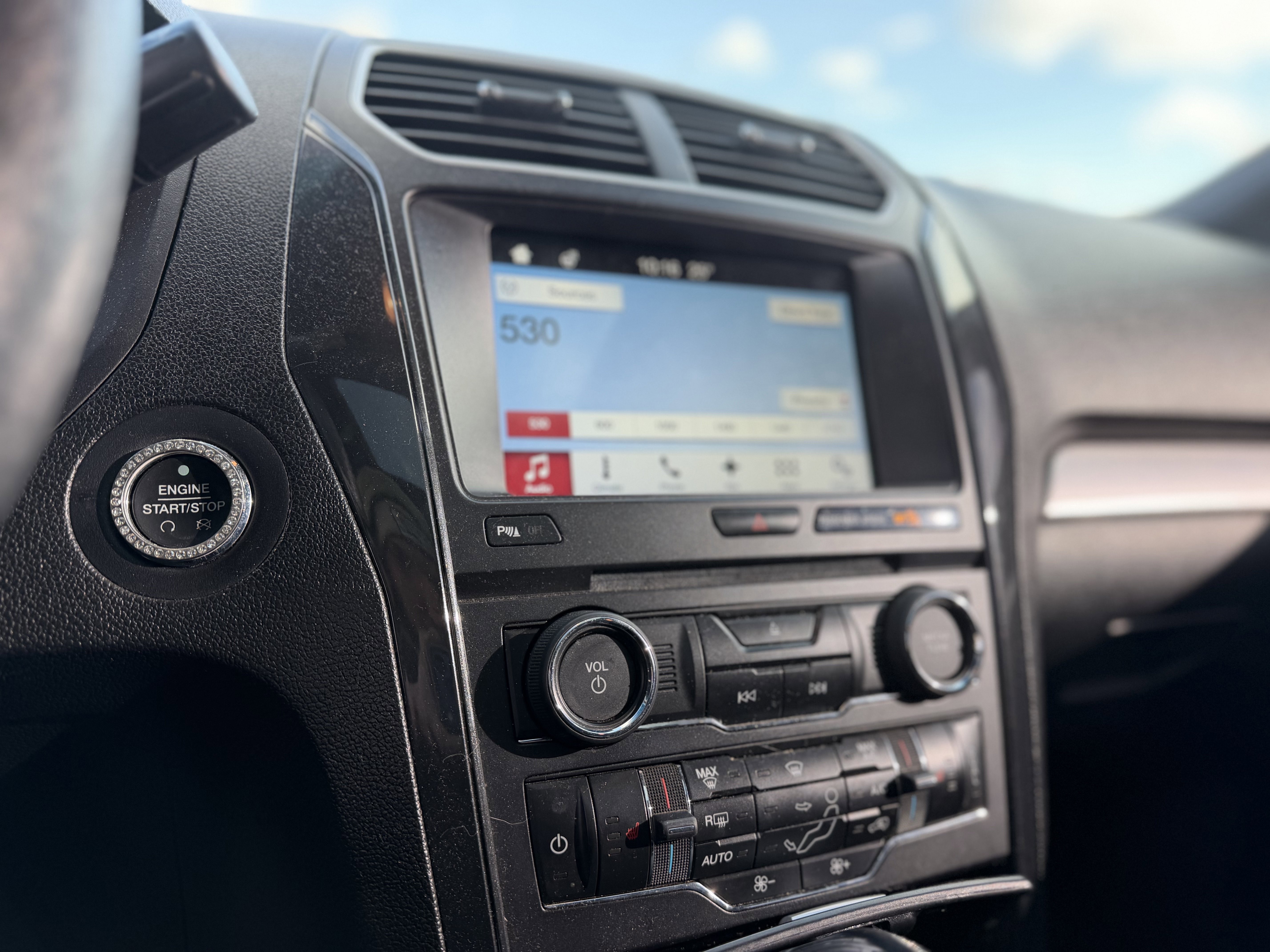 Used 2017 Ford Explorer XLT w/ Equipment Group 202A image 17