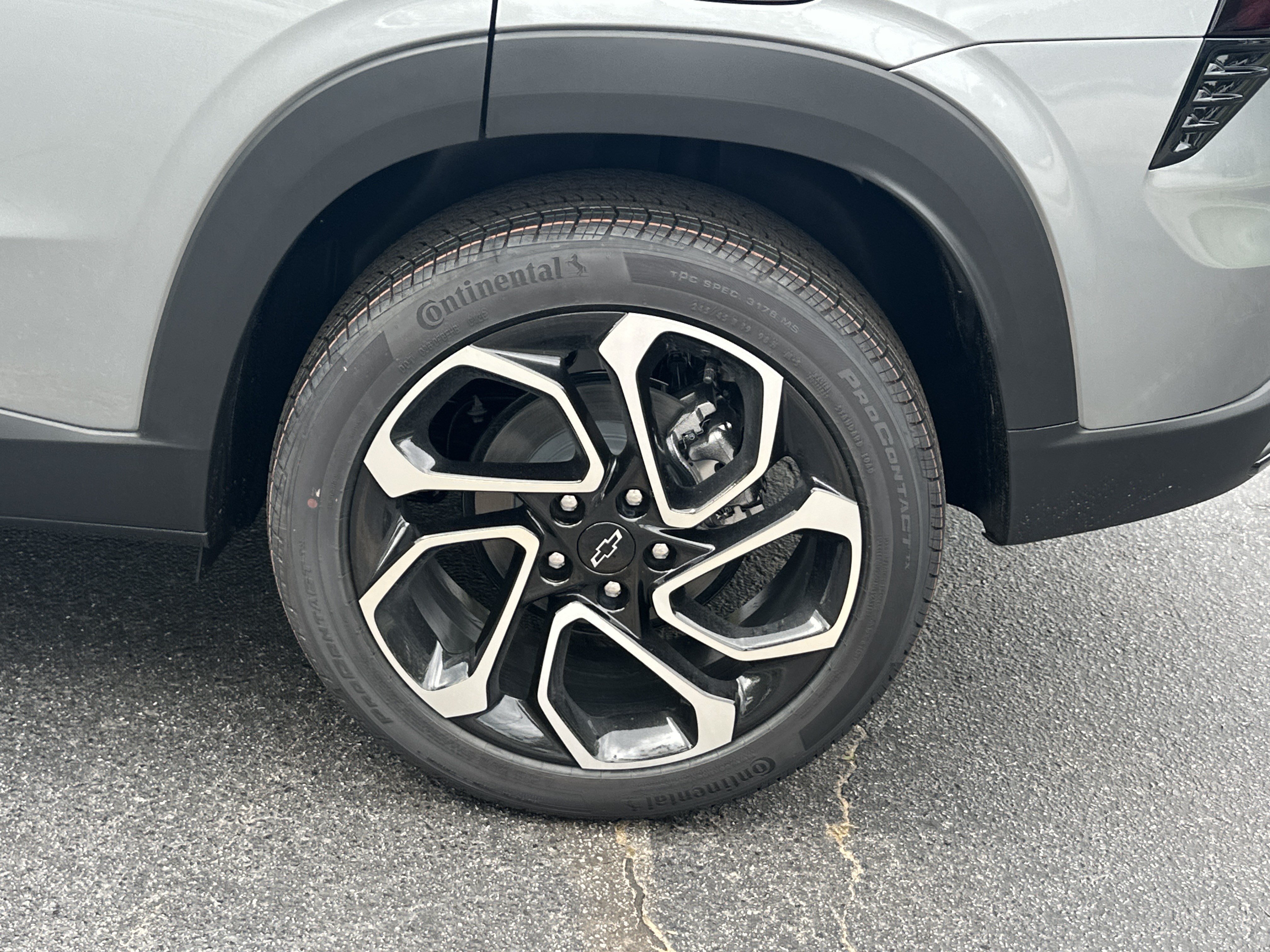 New 2026 Chevrolet Trax RS w/ Sunroof Package FWD image 18