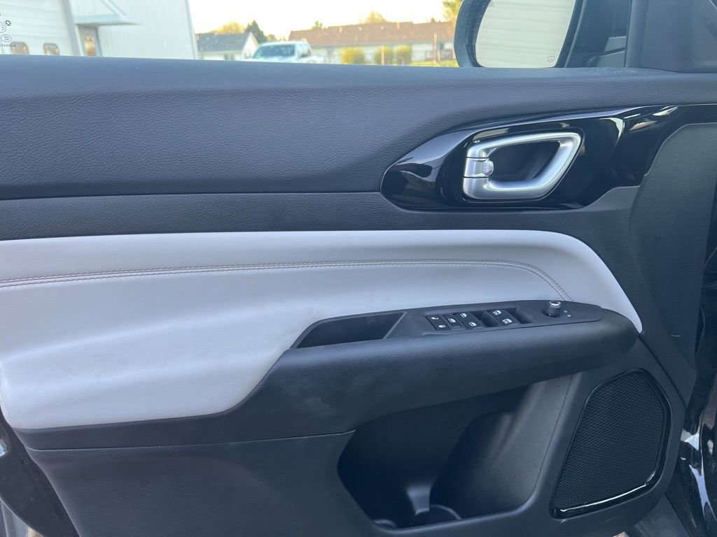 Used 2023 Jeep Compass Limited image 10