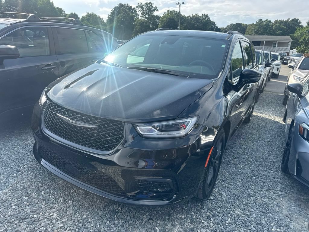 Used 2025 Chrysler Pacifica Limited