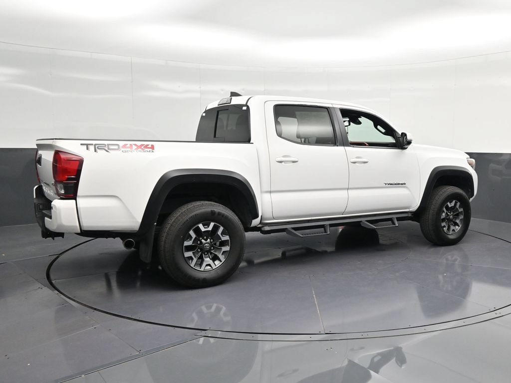Used 2018 Toyota Tacoma TRD Off-Road w/ Technology Package AWD/4WD image 3