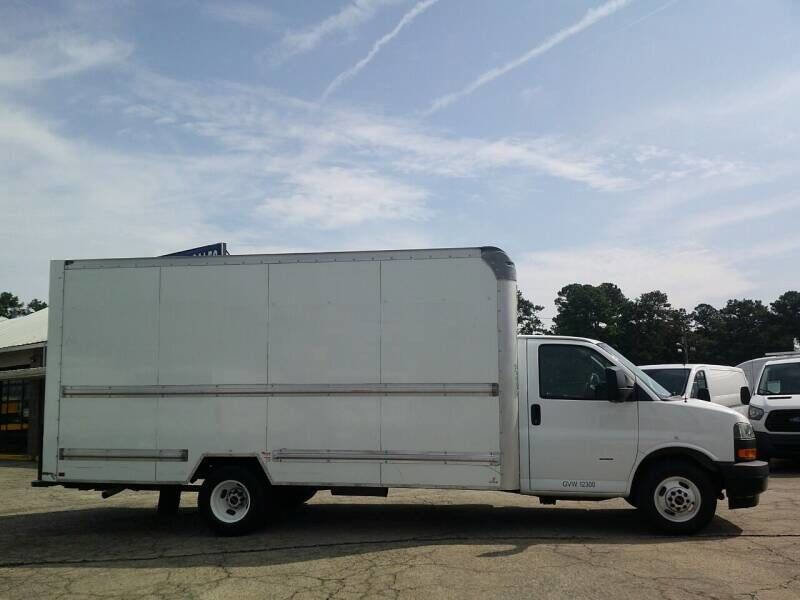 Used 2020 GMC Savana 3500 Extended w/ Driver Convenience Package RWD image 7
