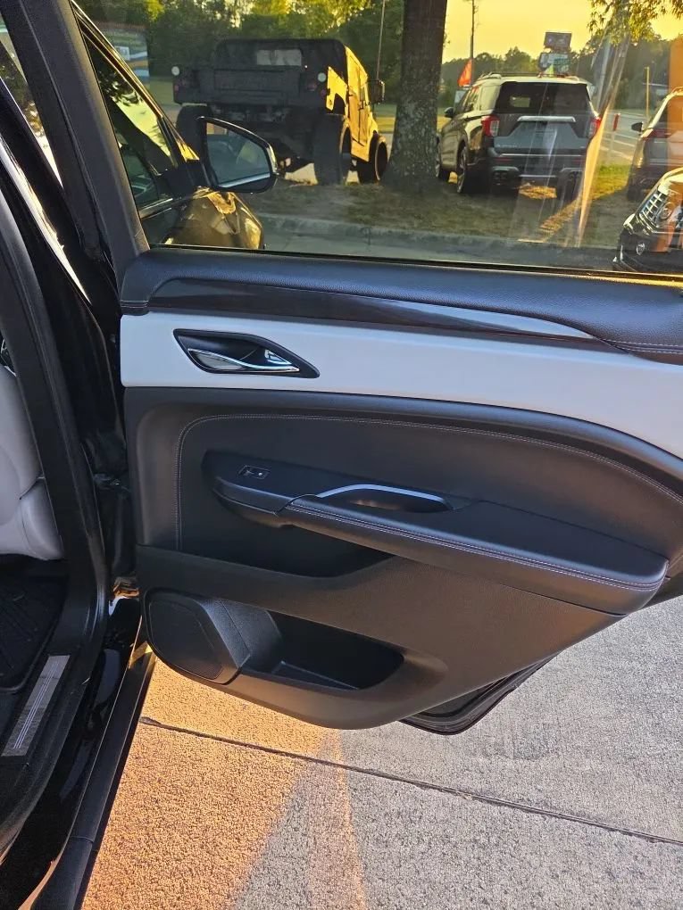 Used 2013 Cadillac SRX Luxury AWD/4WD image 32
