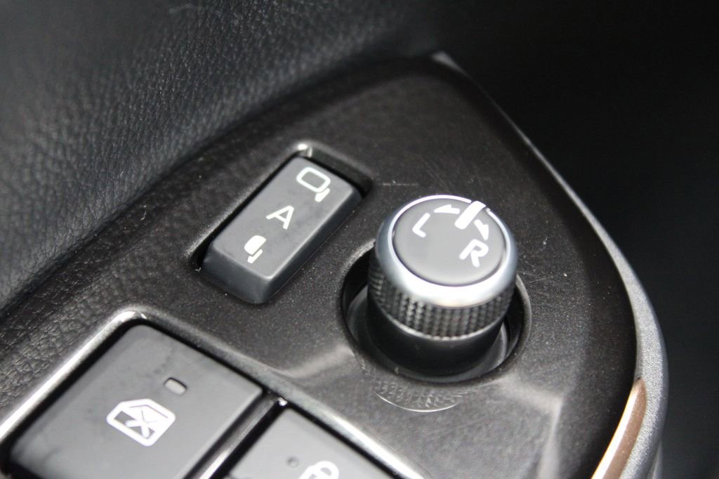 Used 2026 Toyota Crown Platinum image 28