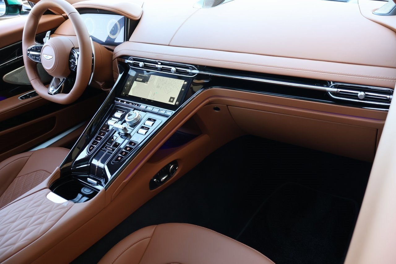 Used 2025 Aston Martin DB12 Coupe image 20