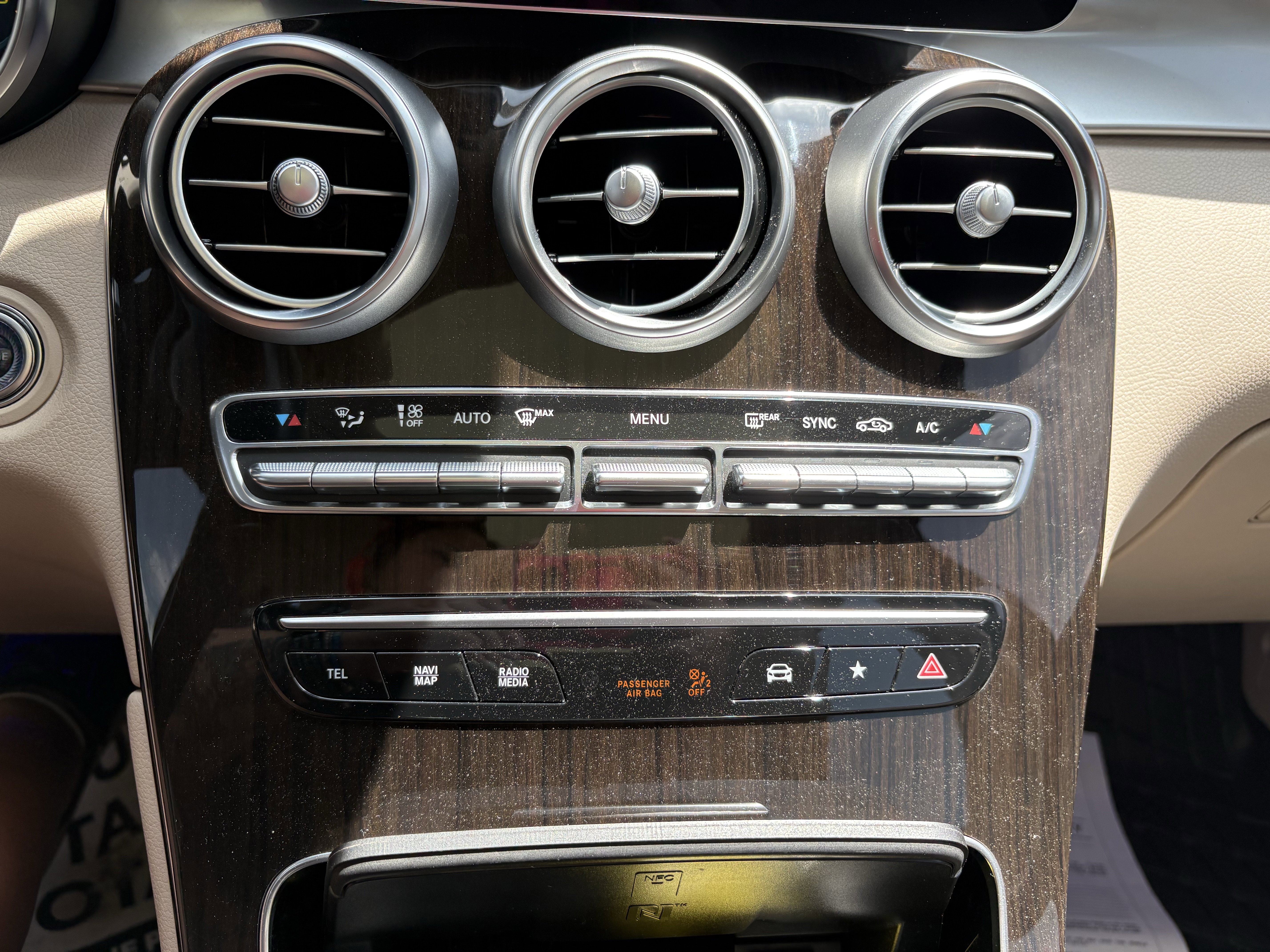 Used 2021 Mercedes-Benz GLC 300 4MATIC w/ Premium Package image 13