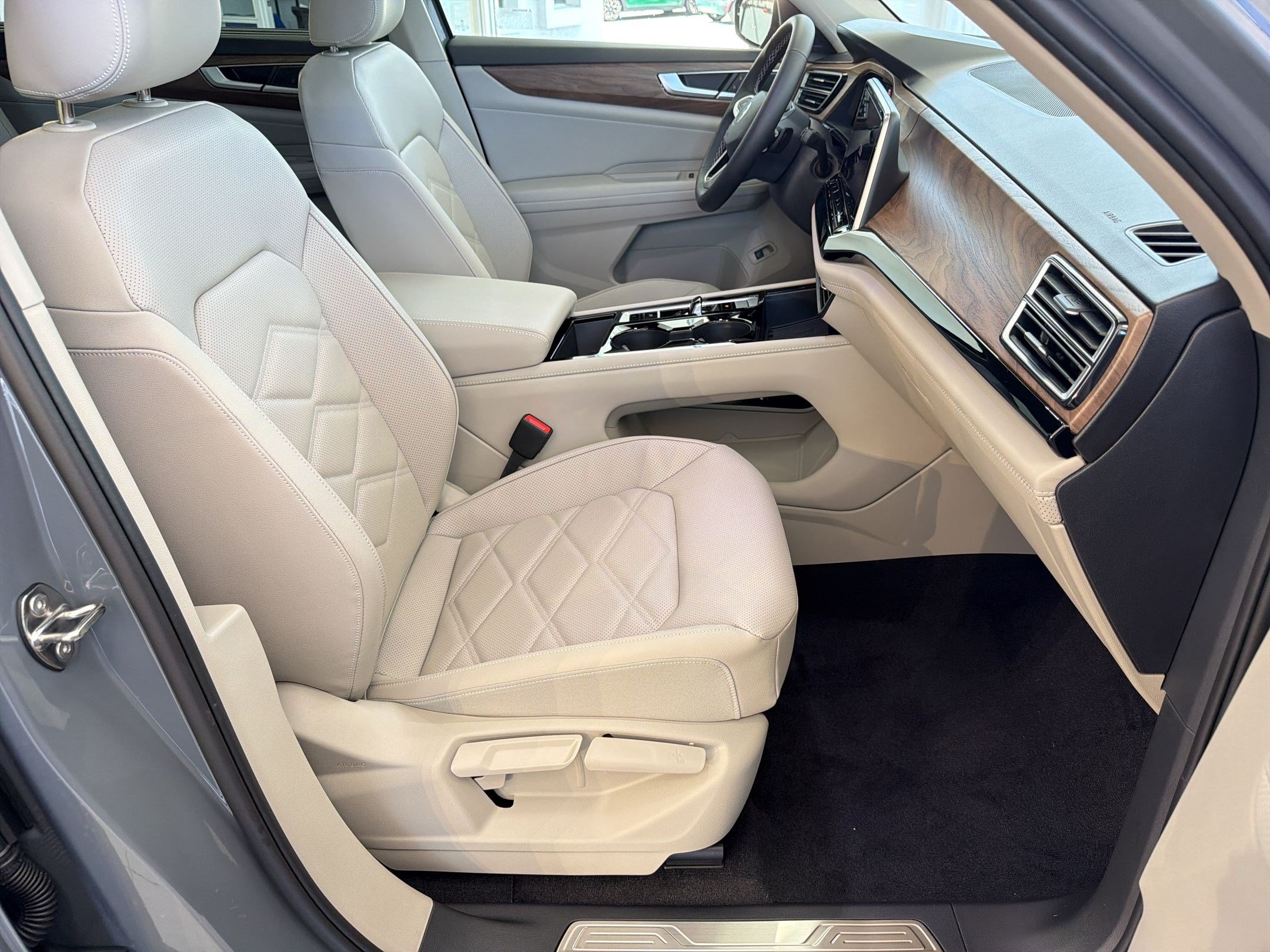 New 2026 Volkswagen Atlas SE FWD image 30