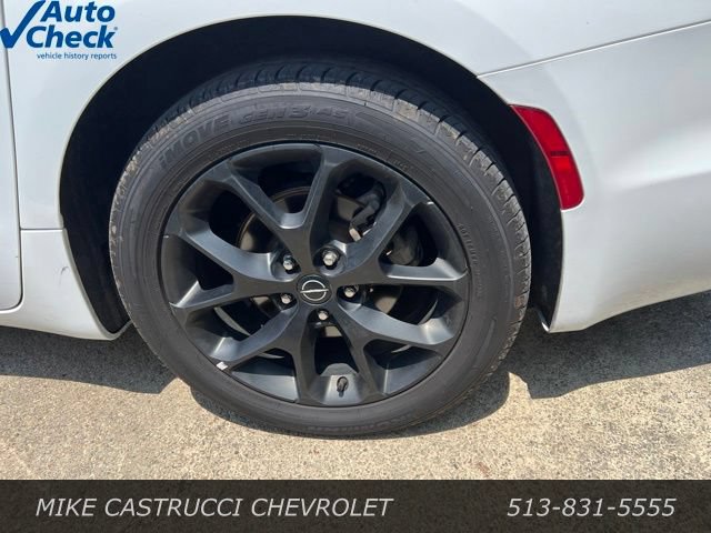 Used 2025 Chrysler Pacifica Limited FWD image 5
