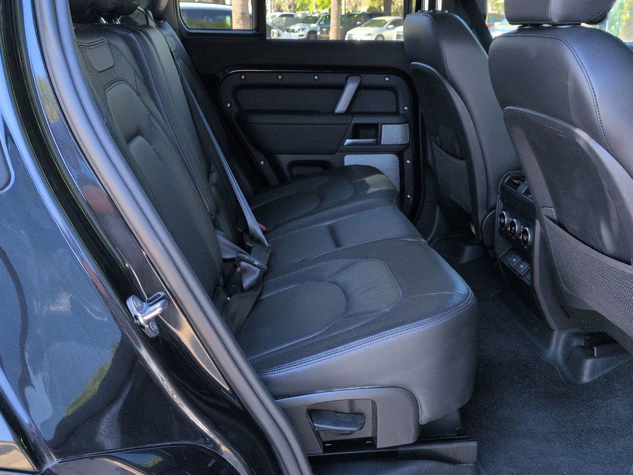 Used 2024 Land Rover Defender 130 X-Dynamic SE image 25