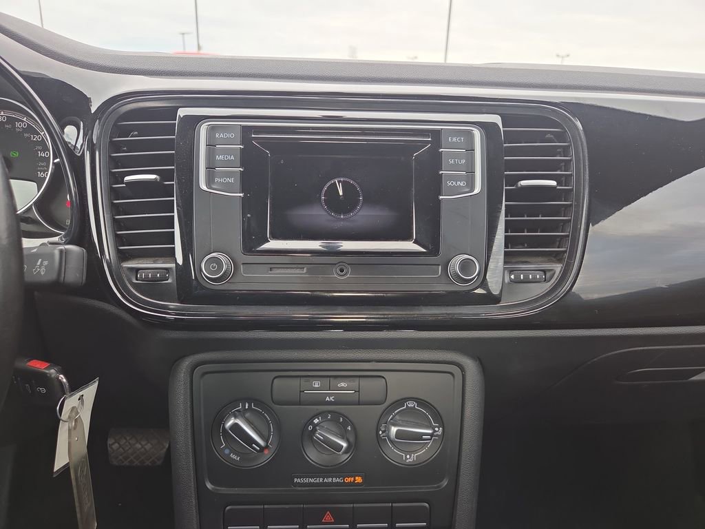 Used 2019 Volkswagen Beetle 2.0T S image 17