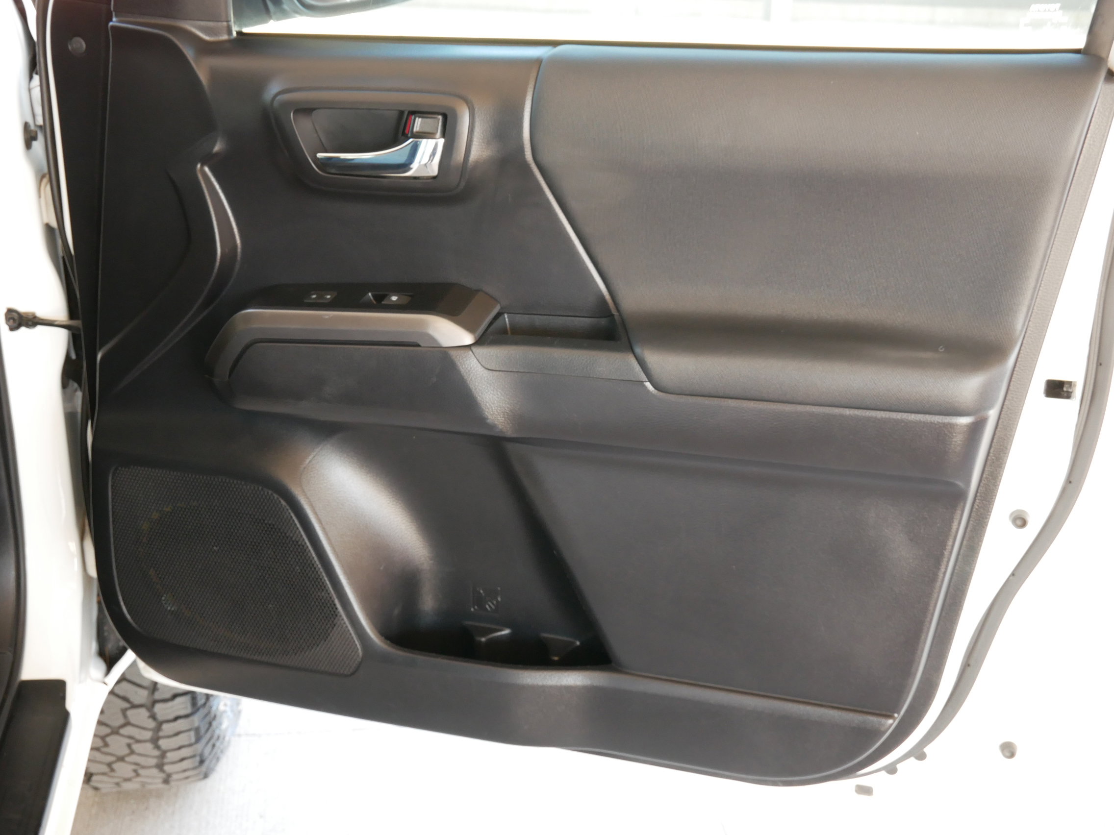 Used 2021 Toyota Tacoma TRD Off-Road w/ Technology Package image 12