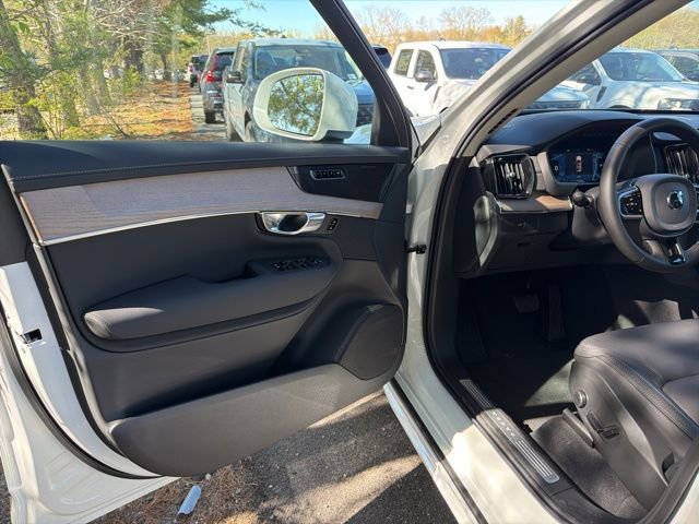 New 2026 Volvo XC90 B6 Plus w/ Protection Package Premier AWD/4WD image 12