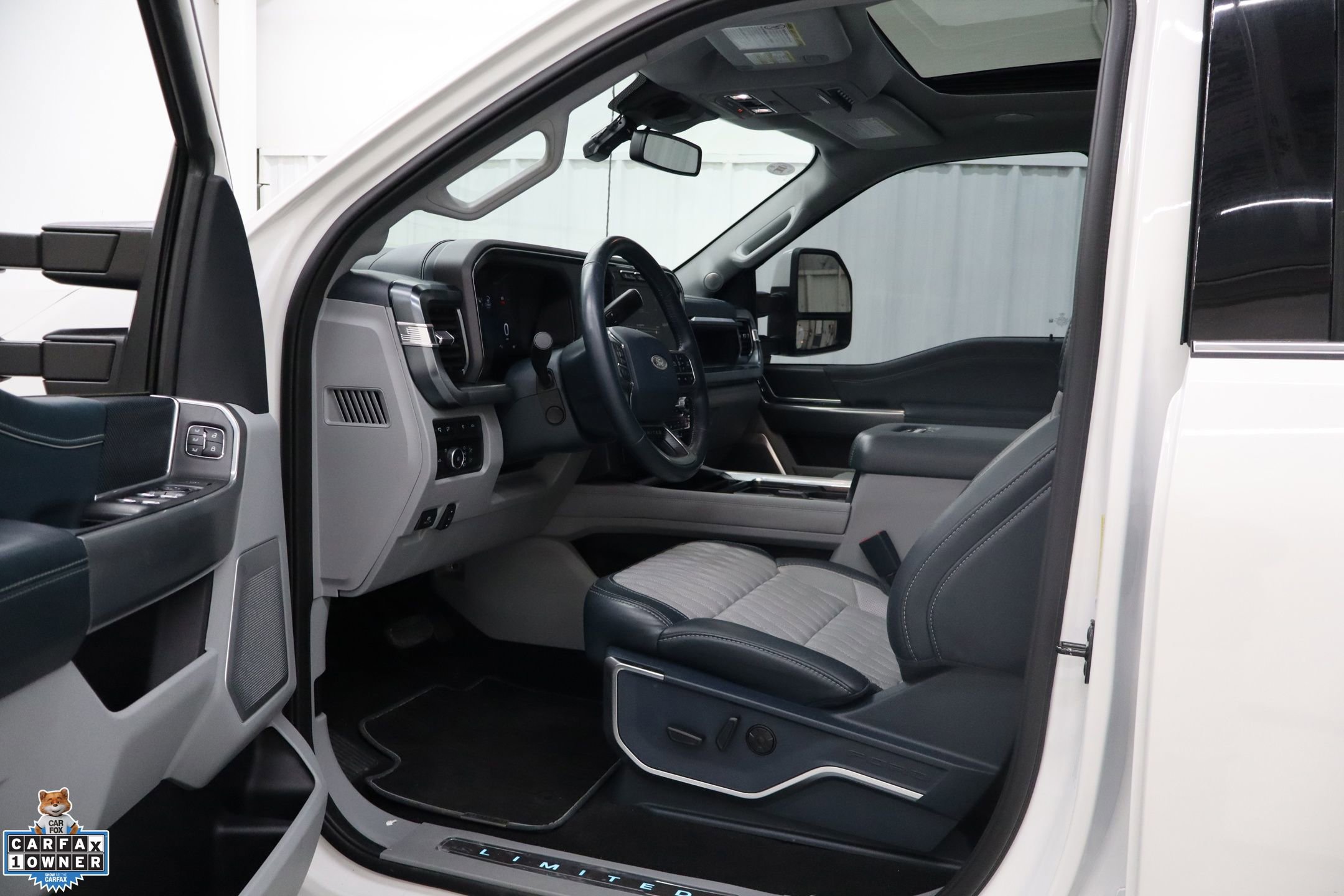 Used 2023 Ford F450 Limited image 26