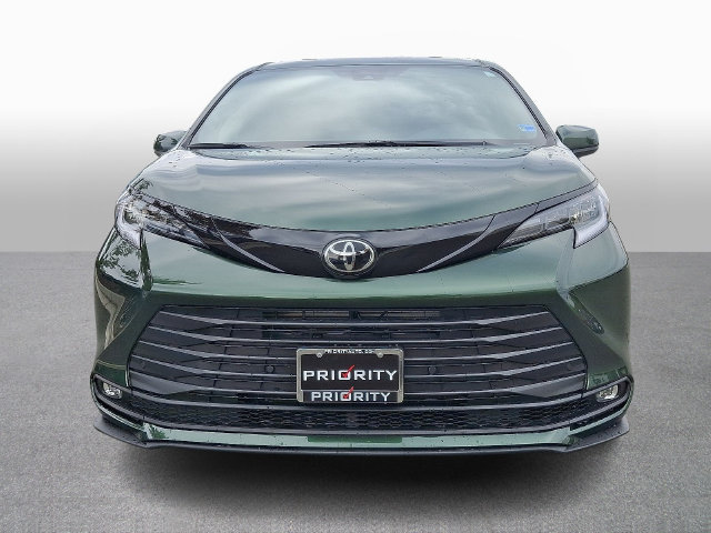 New 2026 Toyota Sienna XLE Woodland Edition AWD/4WD image 2