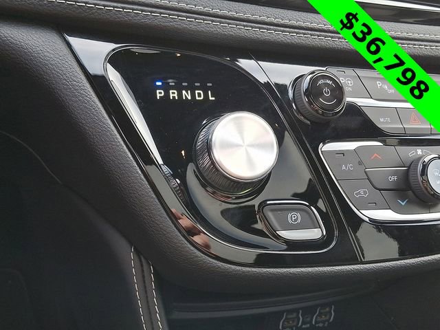 Used 2025 Chrysler Pacifica Premium image 16
