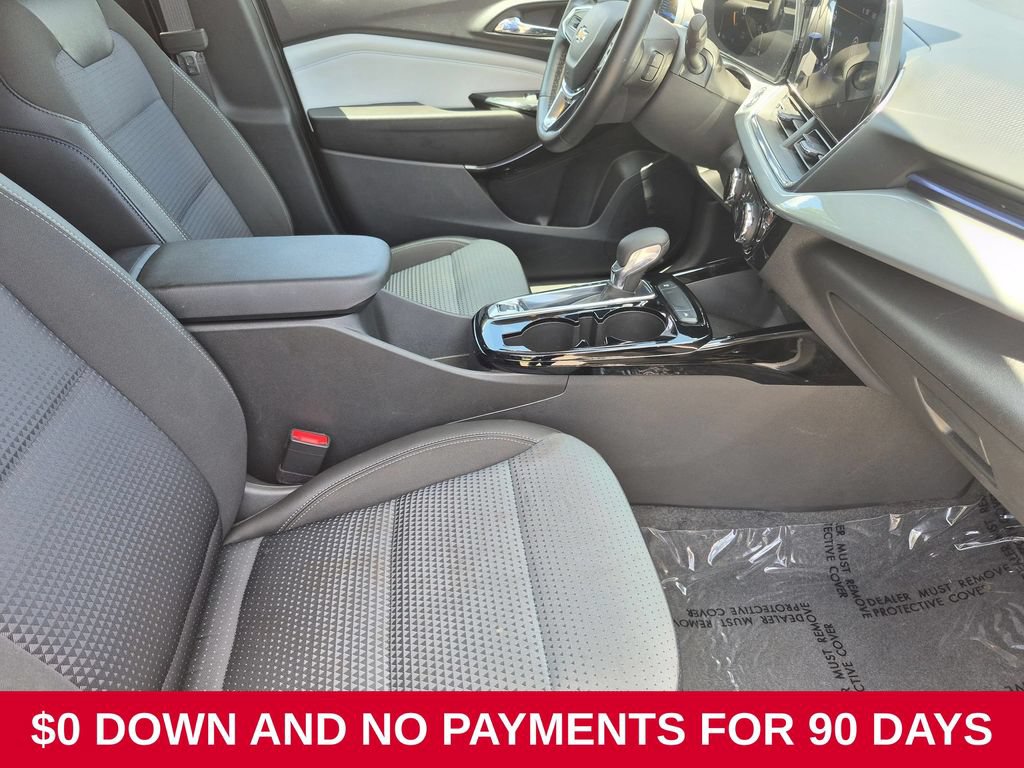 Used 2025 Chevrolet Trax LT w/ LT Convenience Package FWD image 28