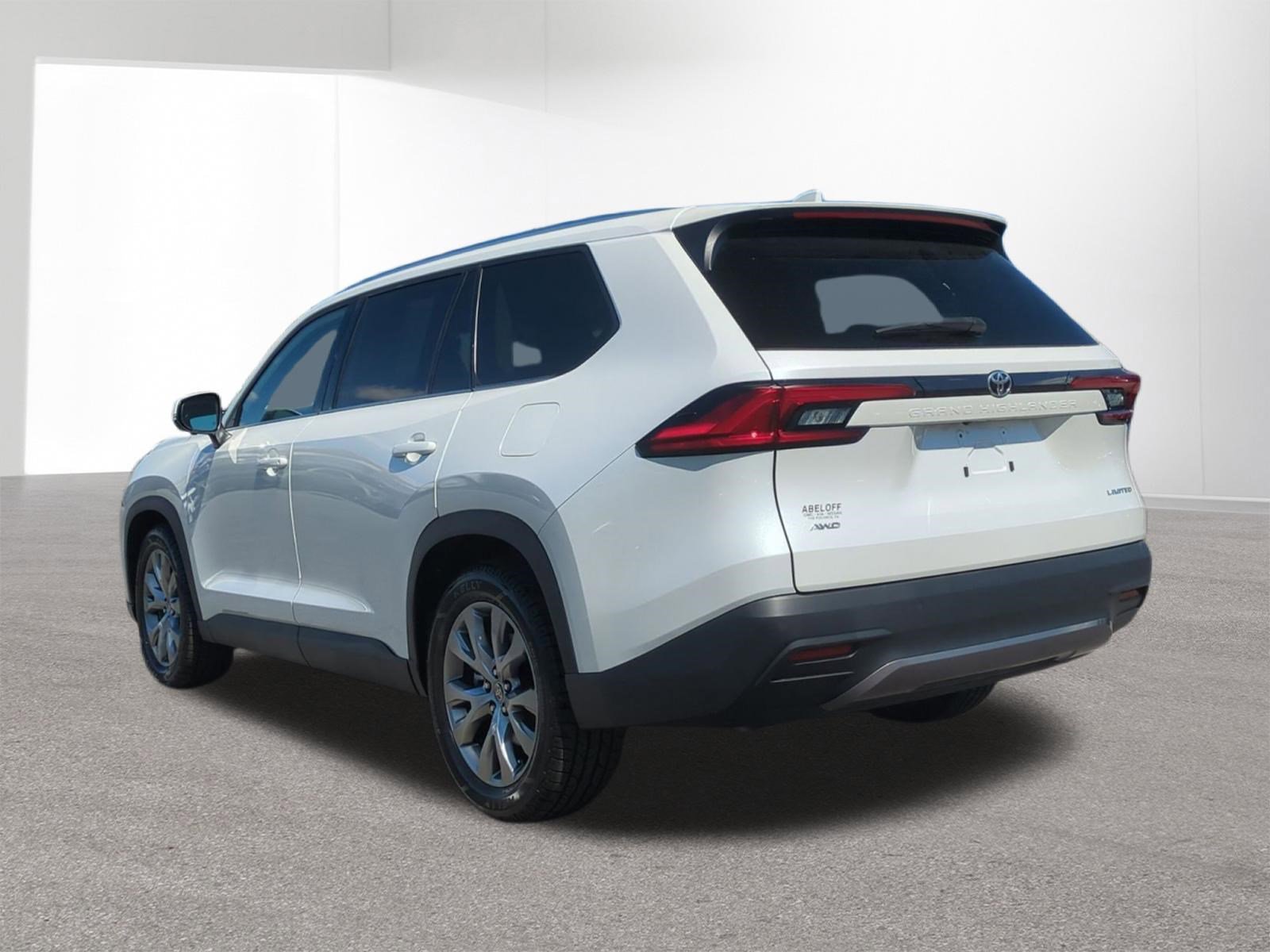 Used 2024 Toyota Grand Highlander Limited image 7