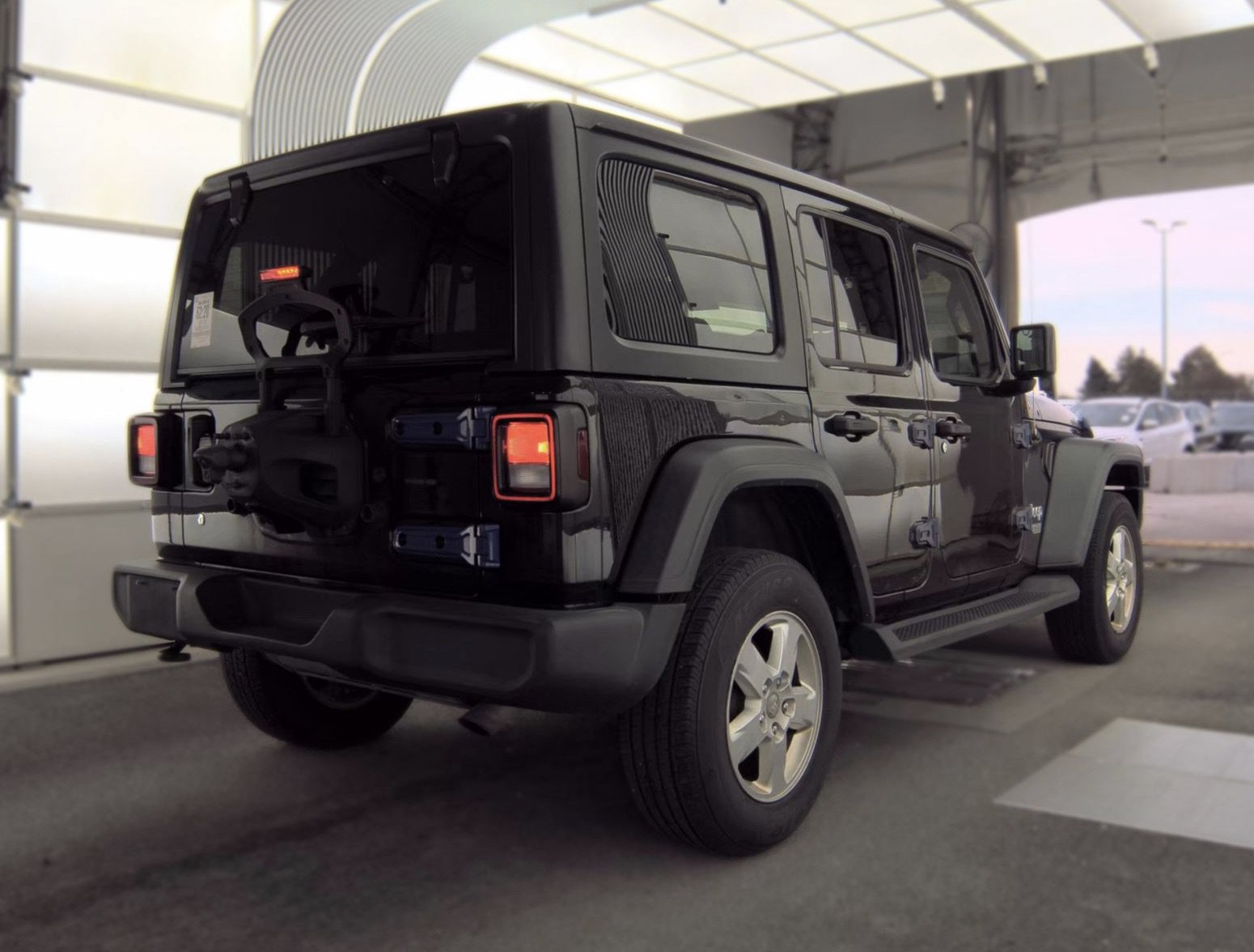 Used 2018 Jeep Wrangler Unlimited Sport S AWD/4WD image 4
