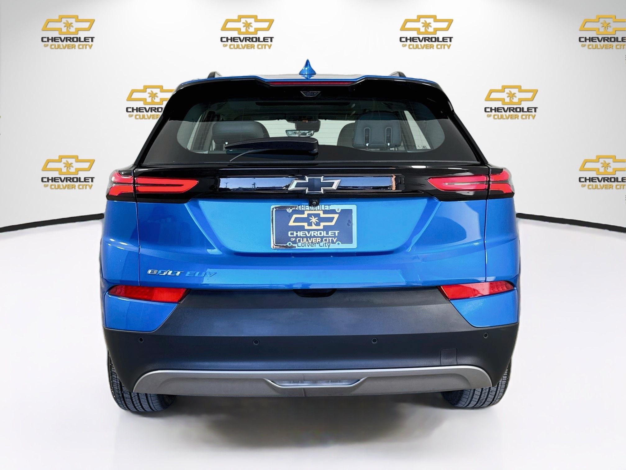 Used 2023 Chevrolet Bolt EUV Premier w/ Sun & Sound Package FWD image 7