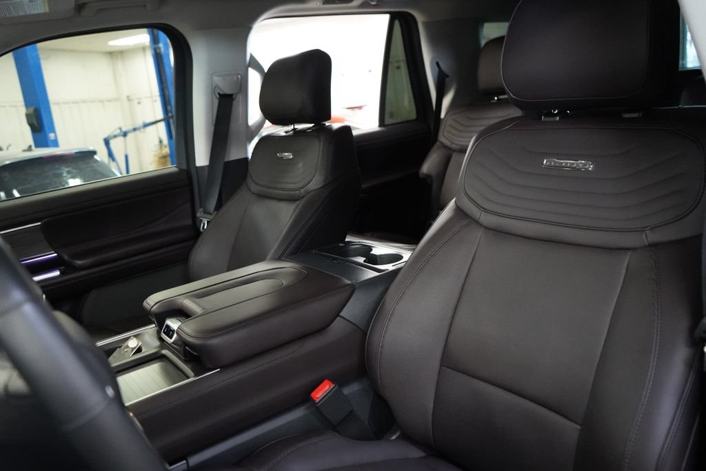 New 2025 Ford Expedition Platinum w/ Platinum Ultimate Package AWD/4WD image 17