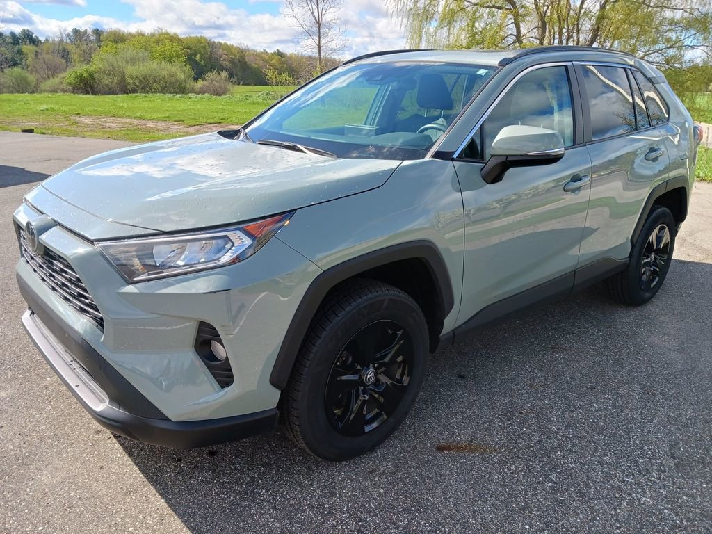 Used 2020 Toyota RAV4 XLE w/ Convenience Package AWD/4WD image 5
