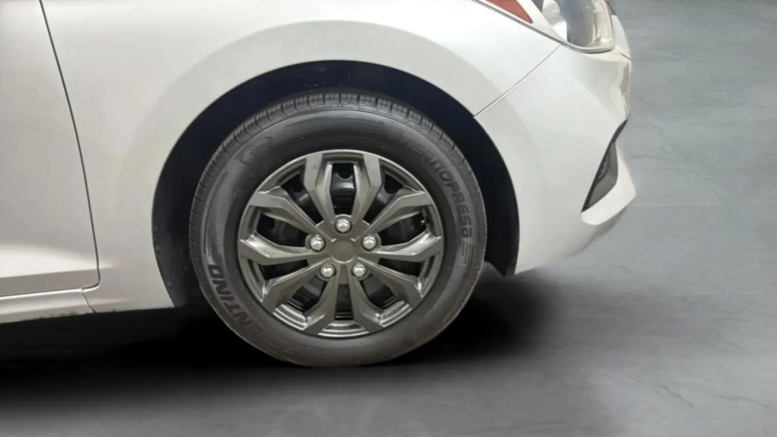 Used 2020 Hyundai Accent SE w/ Cargo Package FWD image 24