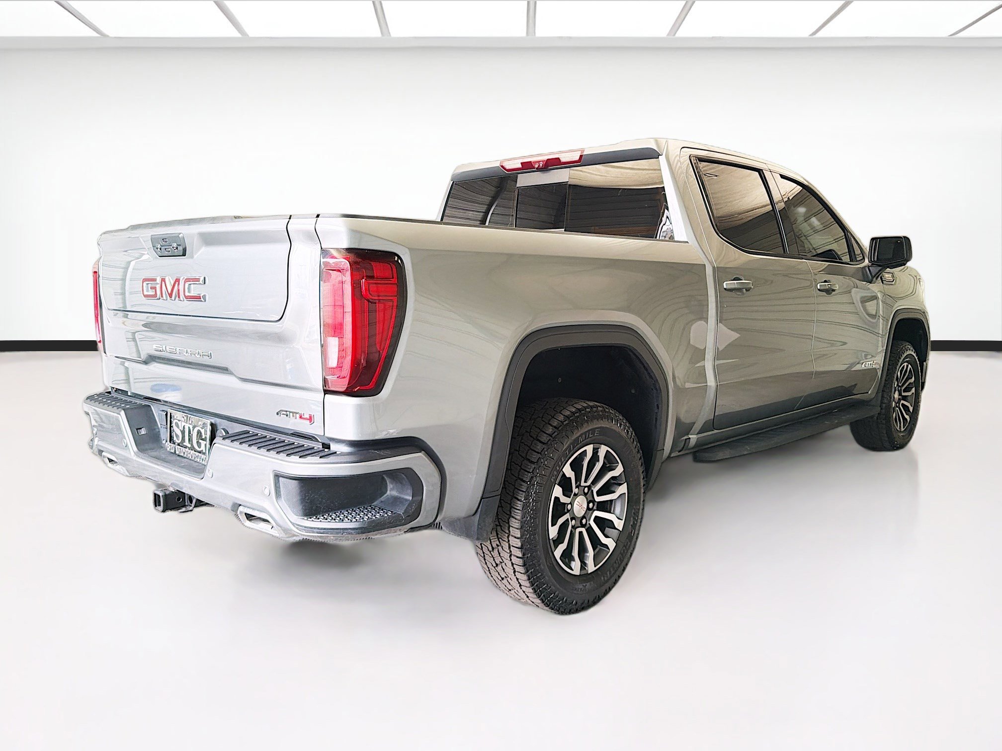 Used 2023 GMC Sierra 1500 AT4 w/ AT4 Premium Package AWD/4WD image 4