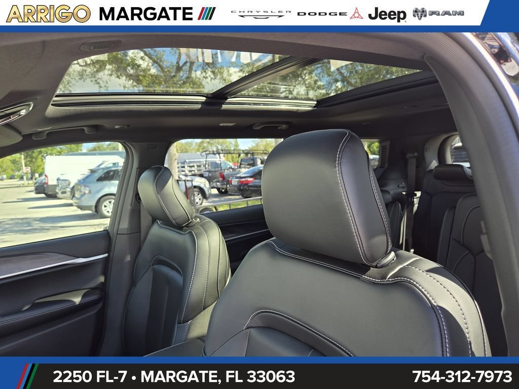 New 2025 Jeep Grand Cherokee L Limited w/ Trailer Tow Package AWD/4WD image 22